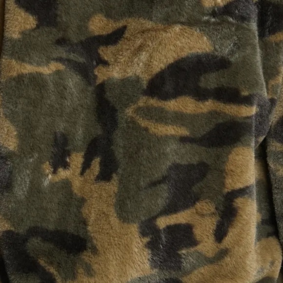 RAILS Wesley Front Zip Camo Fleece Quilted Jacket NEW Size XS Faux Fur - Picture 13 of 16